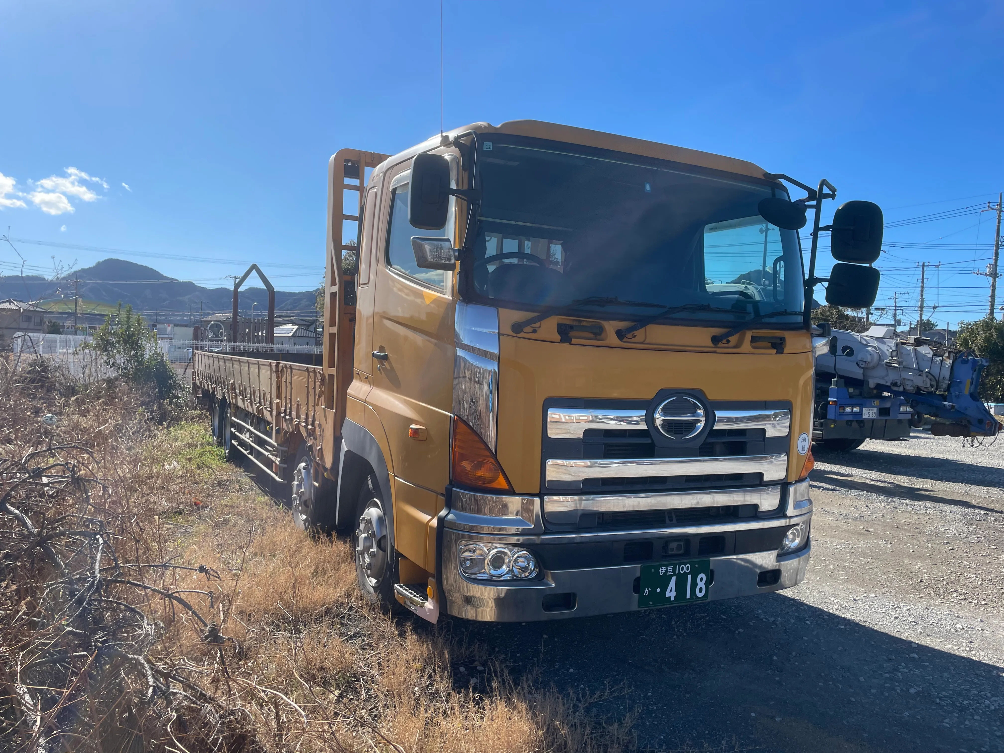 積載15t平ボデー